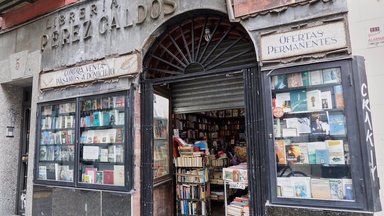 La Librería Pérez Galdós, una de las más antiguas de Madrid, reivindica la lectura en papel frente al auge de lo digital