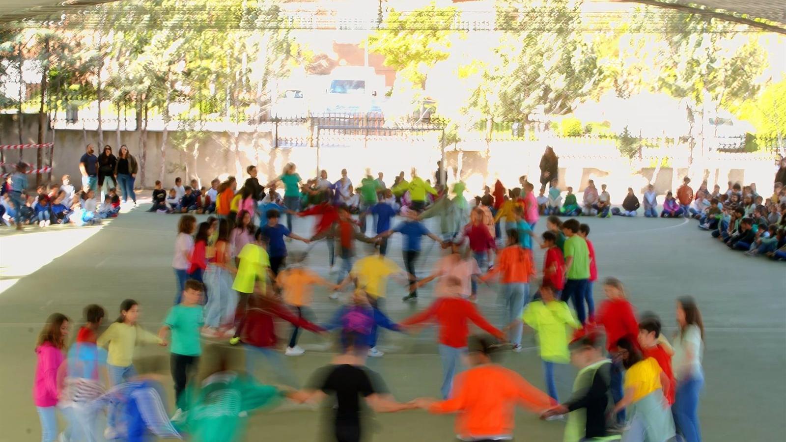 Más de 13.000 alumnos de Primaria participan en un programa piloto de clases de danza impartidas por bailarines
