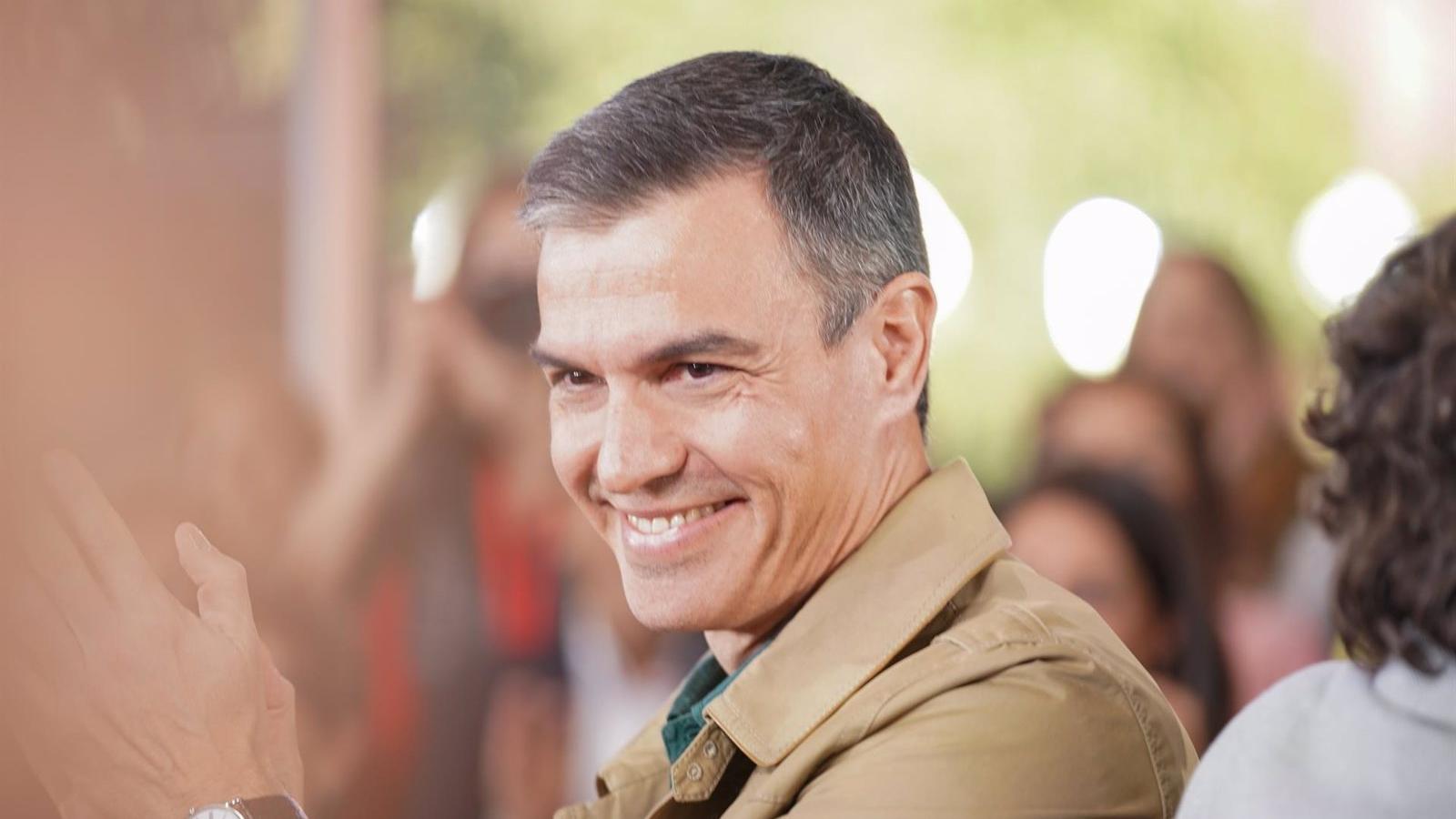 El CIS impulsa al PSOE a diez puntos del PP tras el anuncio de Sánchez