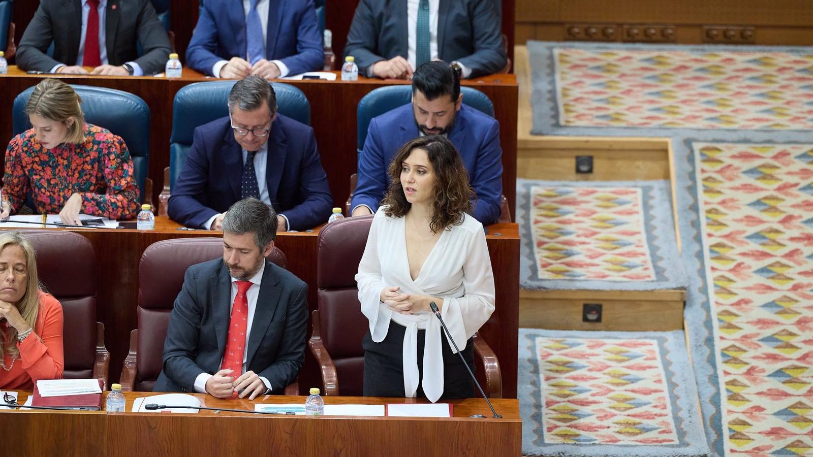 Ayuso acusa a Lobato de ser "cómplice de lo que se hace en La Moncloa"