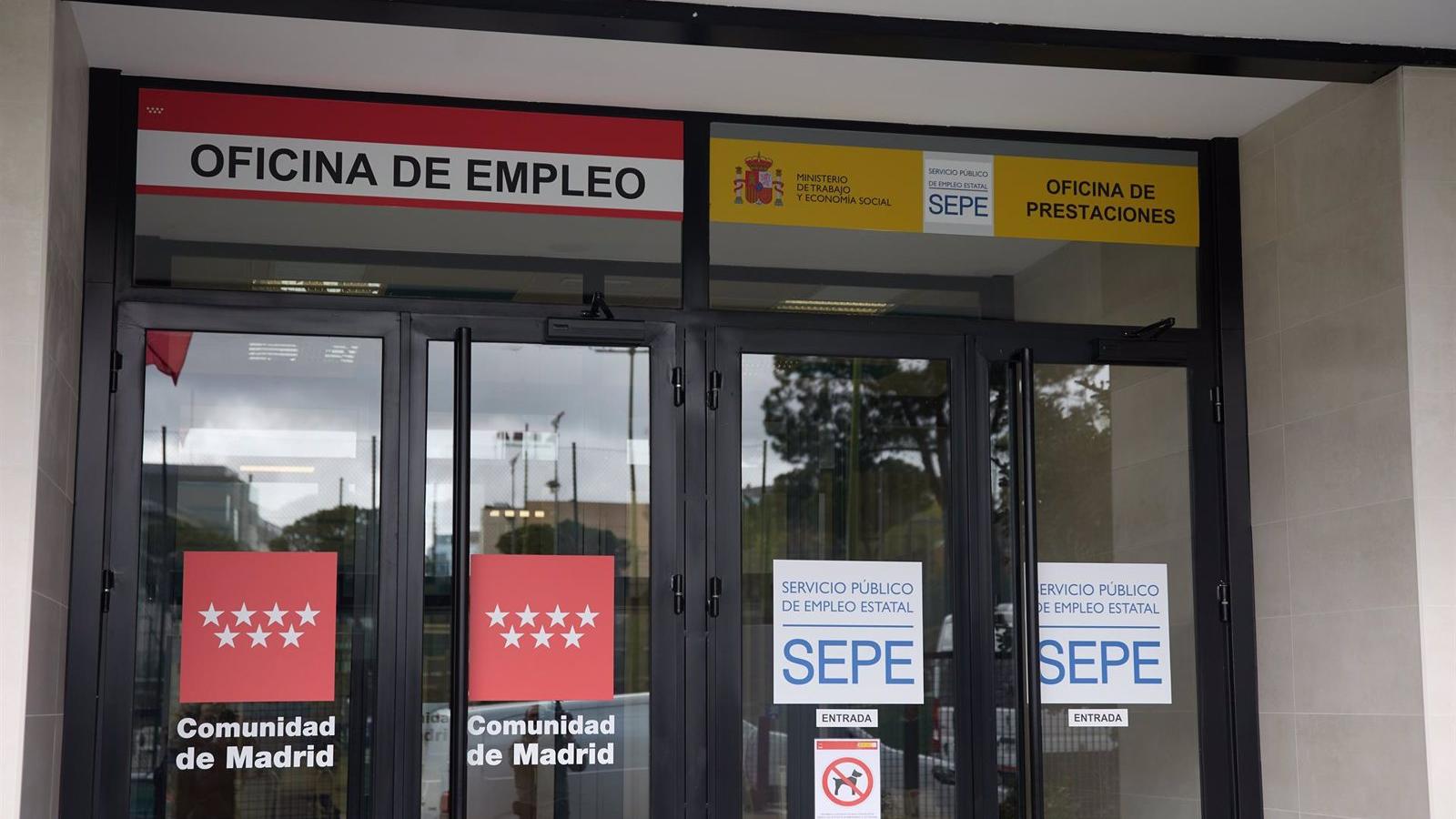 El paro desciende un 2,62% en abril en la región, 8.044 desempleados menos