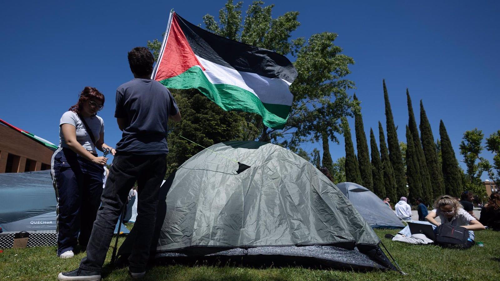 Estudiantes en Madrid acampan en la Complutense en apoyo a Palestina Estudiantes en Madrid acampan en la Complutense en apoyo a Palestina