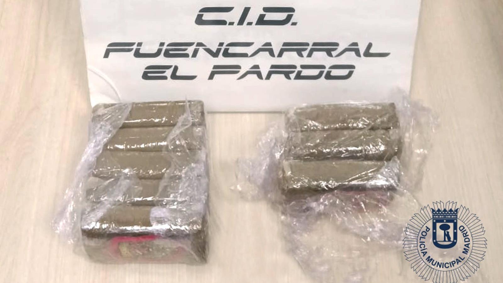 Hallan 800 gramos de hachís en un VTC en Madrid