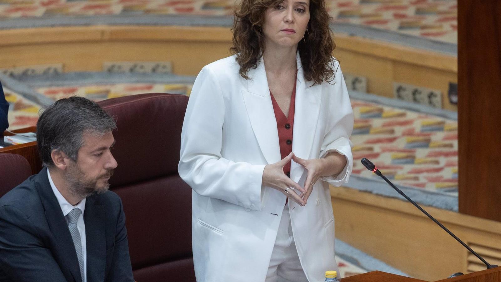 Ayuso defiende la gestión fiscal de Madrid frente a las críticas de Vox