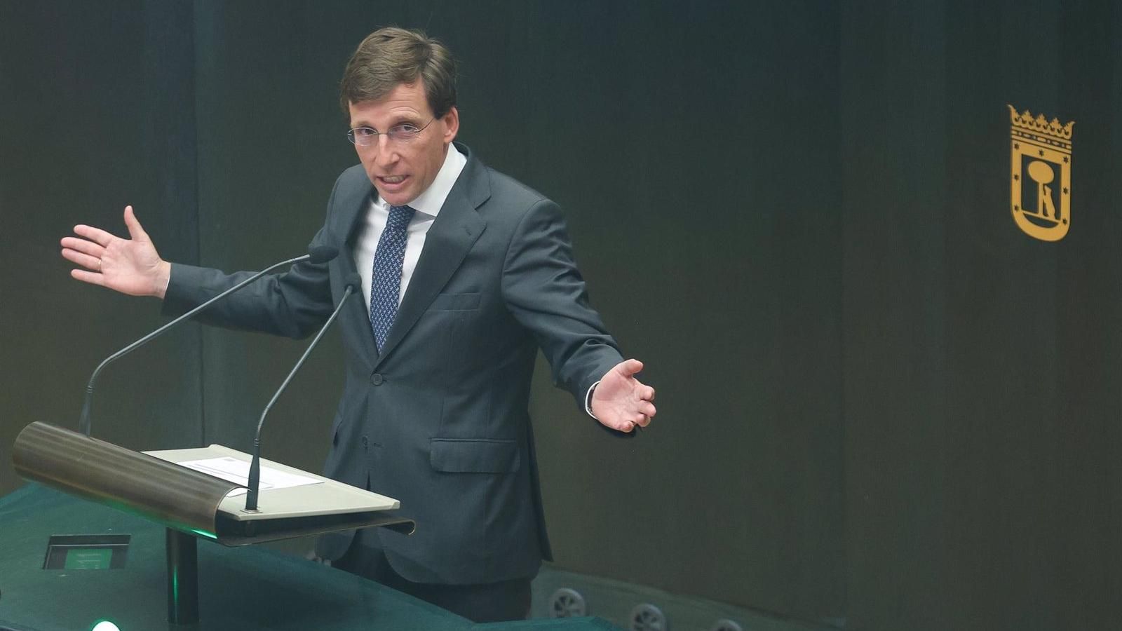 Almeida anuncia una consulta pública para "mejorar" la ordenanza de terrazas