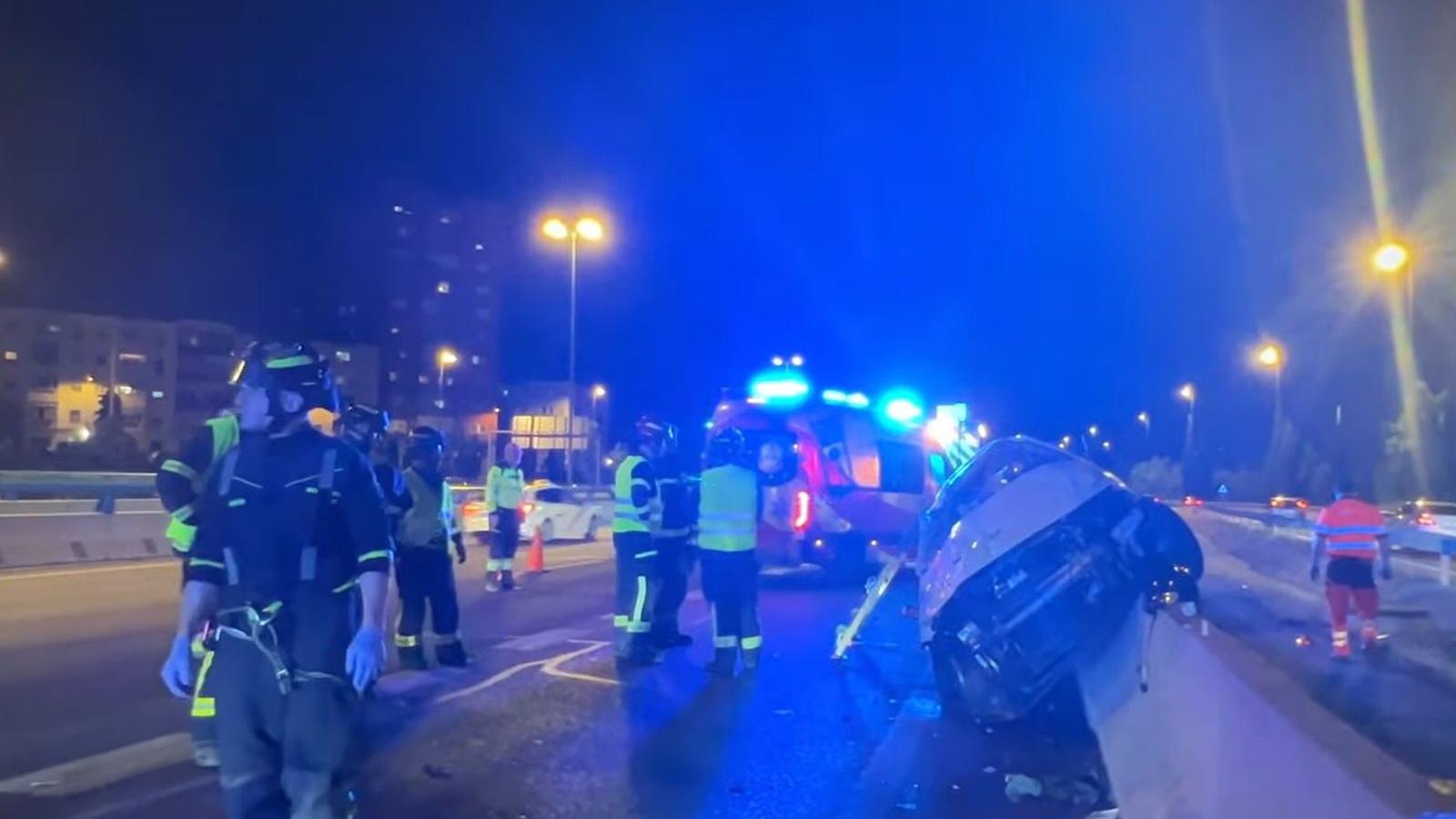 Herido un conductor tras volcar su coche en la M-30