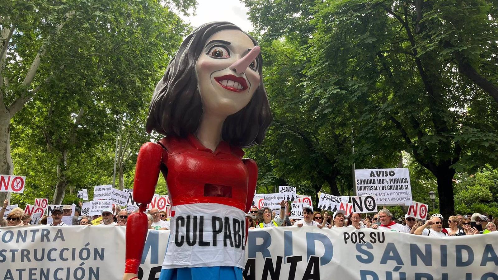  Miles de personas marchan en Madrid en defensa de la Sanidad pública
