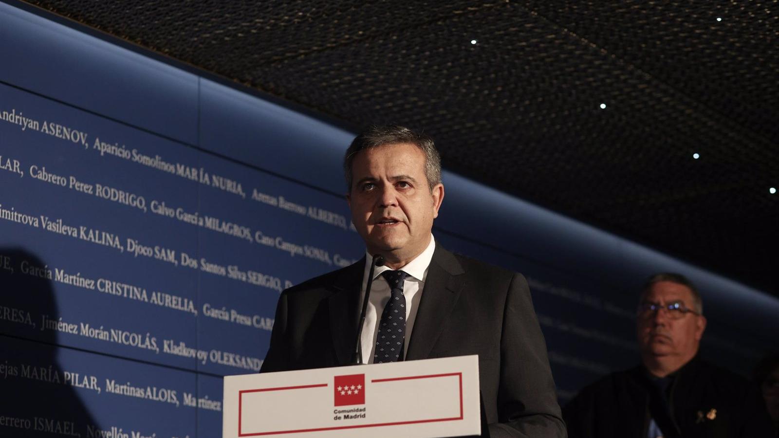 El consejero de Vivienda critica a la ministra de Sanidad por su participación en una protesta