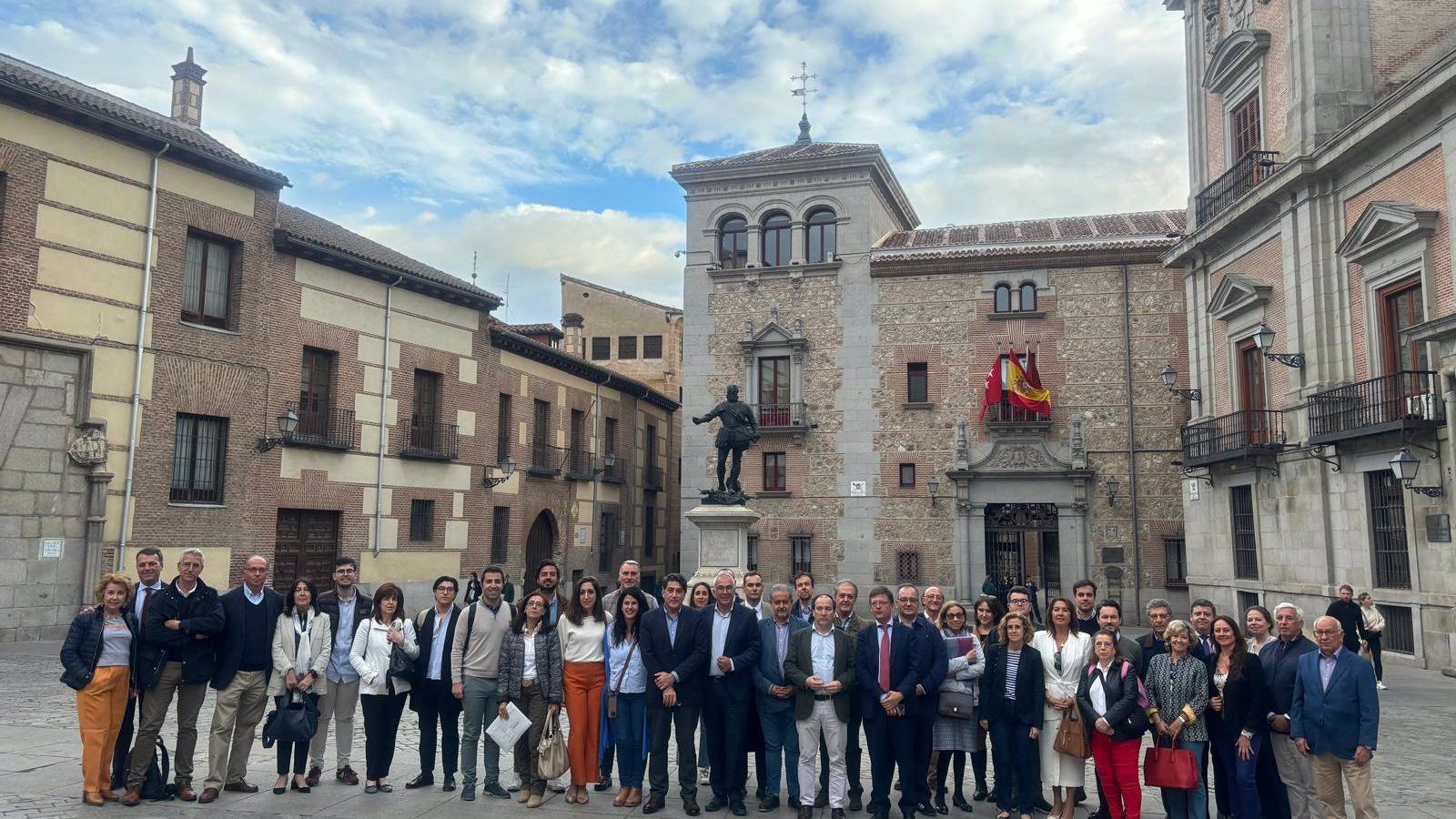 Carabante pone en valor los logros del Gobierno municipal con Madrid 360 en un encuentro con vocales vecinos