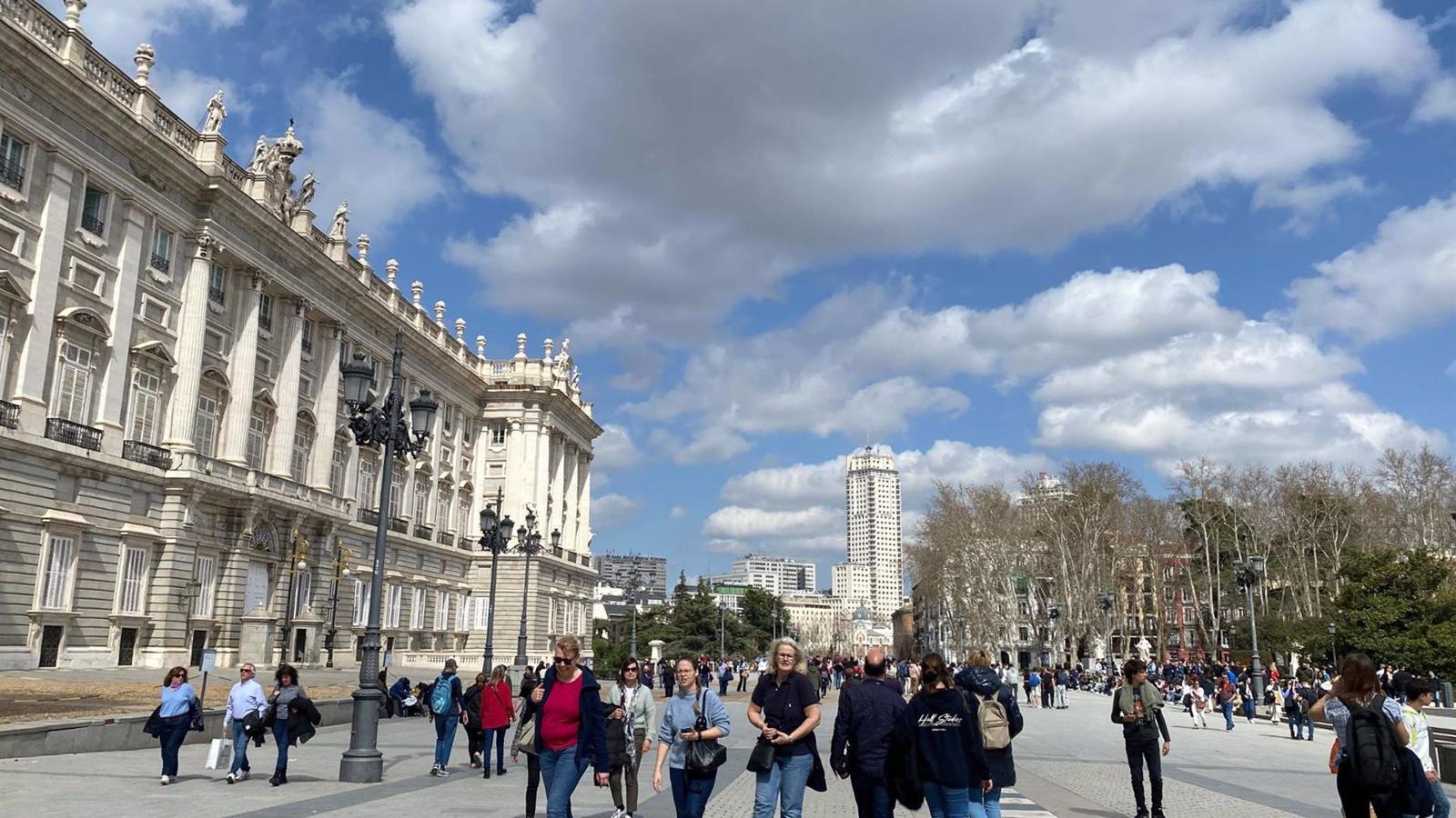 El aumento de turistas en Madrid durante abril marca un récord histórico