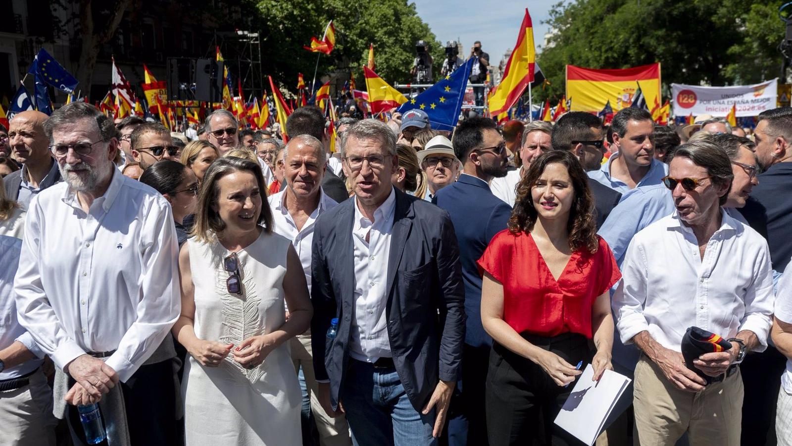 Ayuso pide a los votantes del PP mostrar la salida a Sánchez en las elecciones