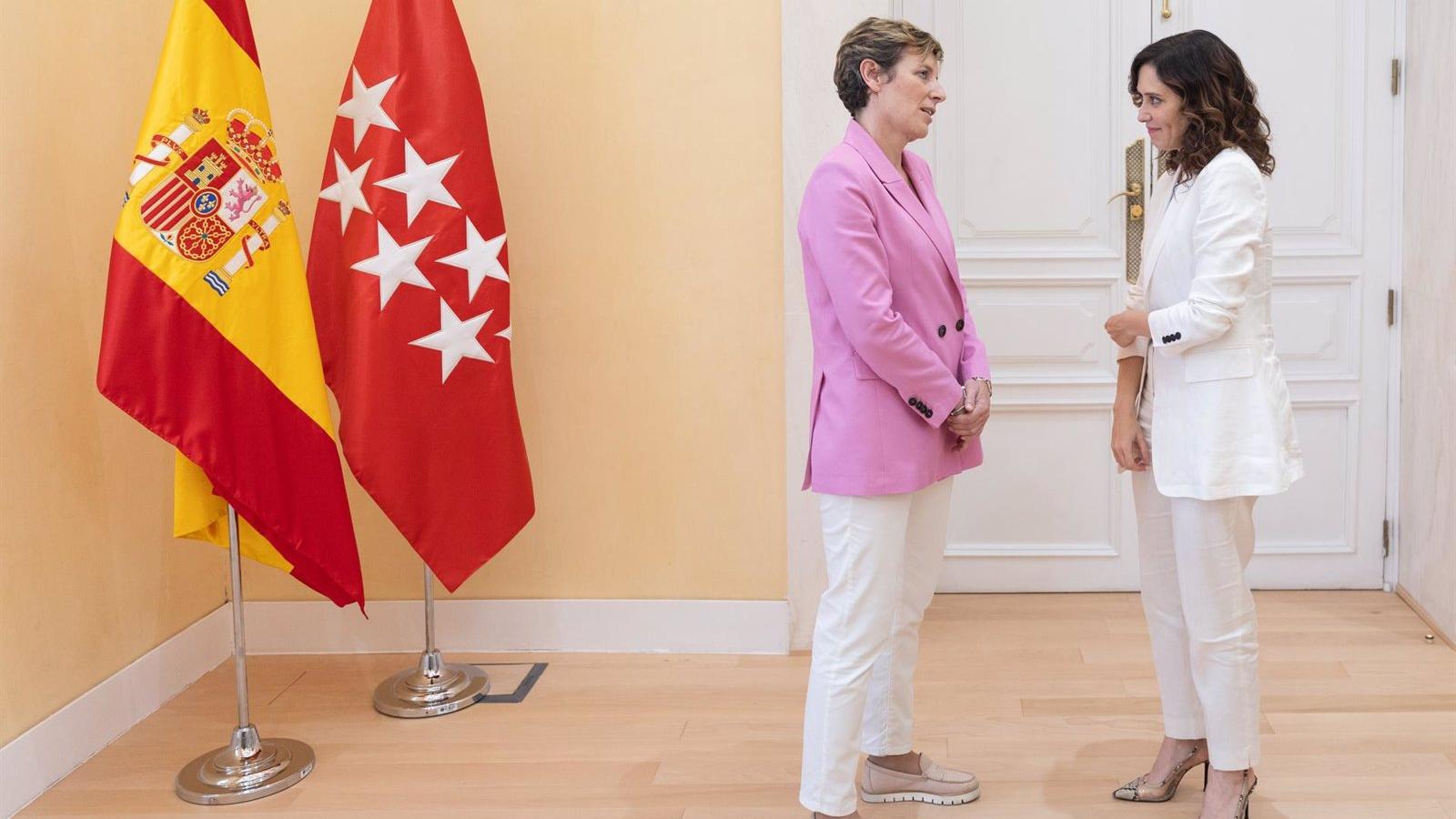 Ayuso se reúne con la presidenta de la Federación Española de Baloncesto