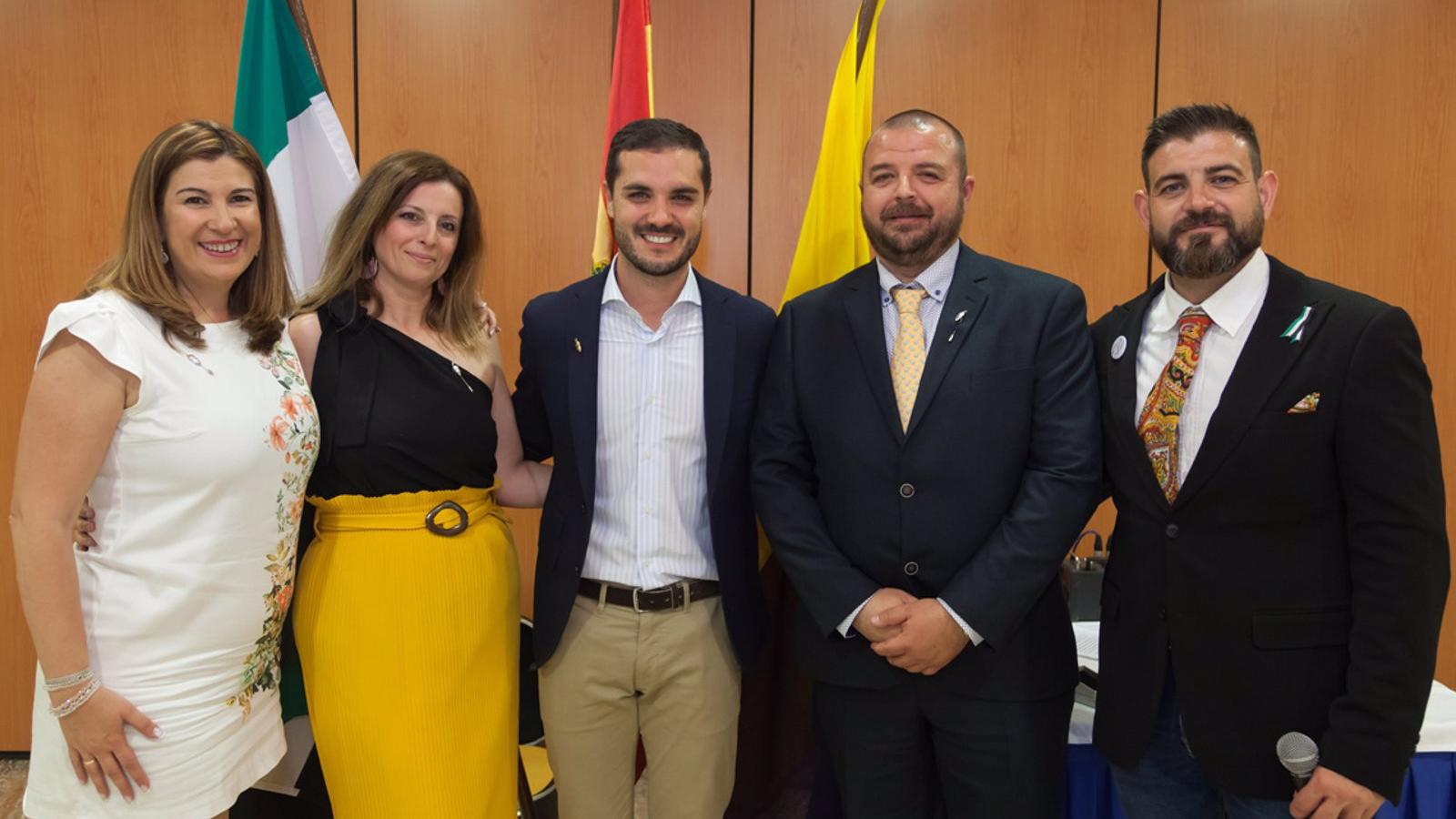 El alcalde de Torrejón de Ardoz recibe la Bellota de Oro