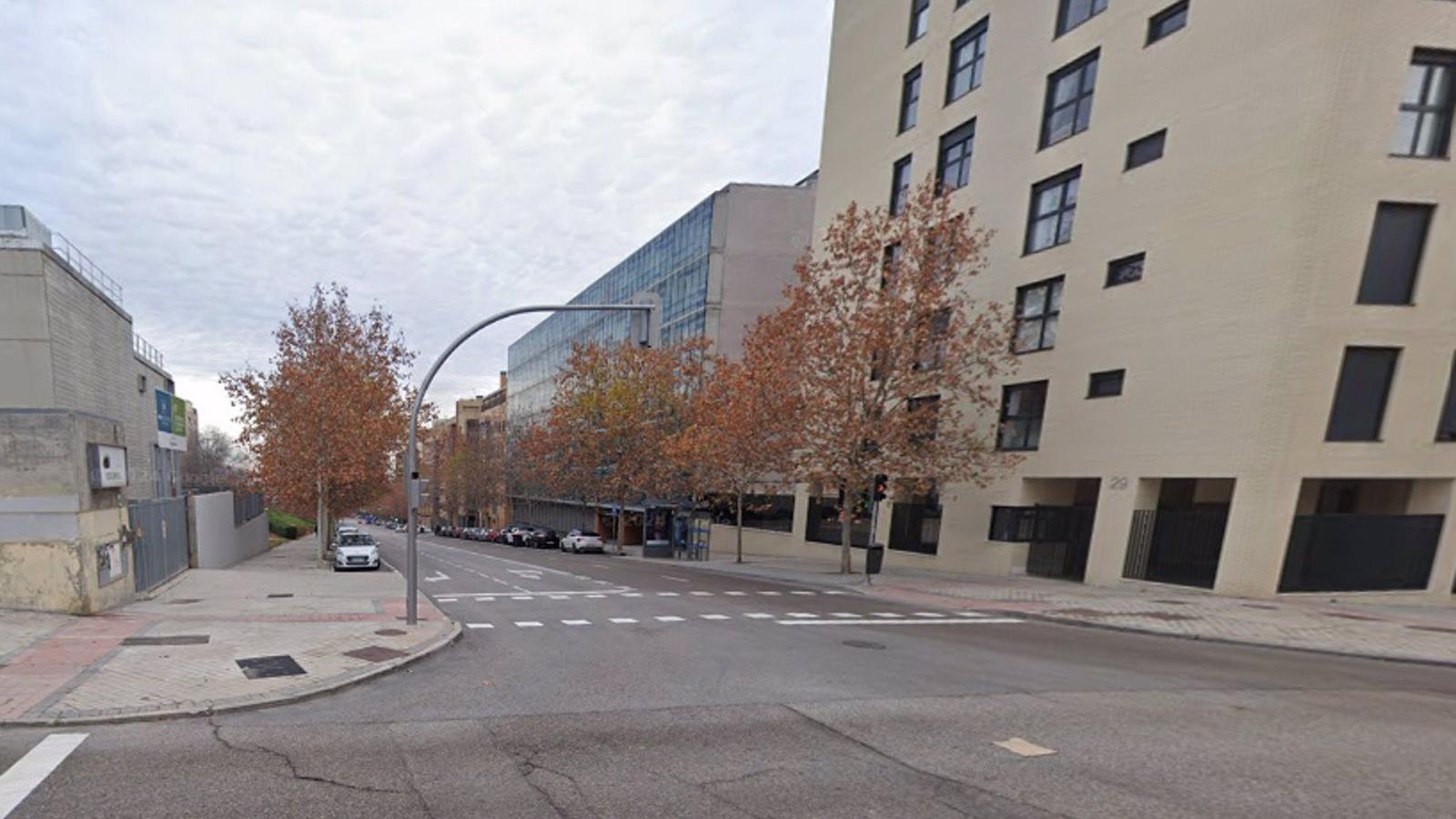 Roban una furgoneta de reparto con un hacha en Carabanchel