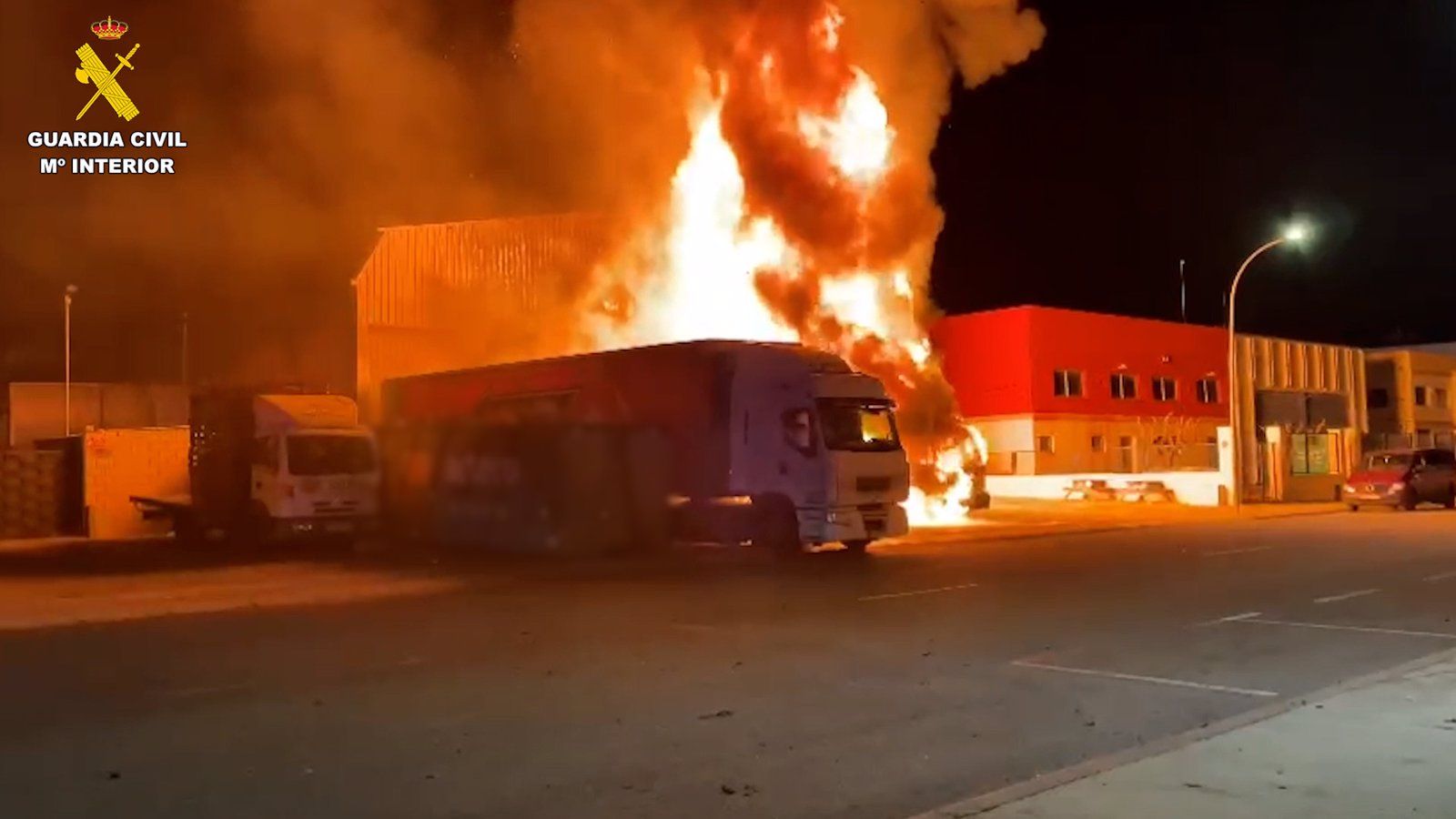 La Guardia Civil detiene a cuatro personas por incendios en empresas de madera