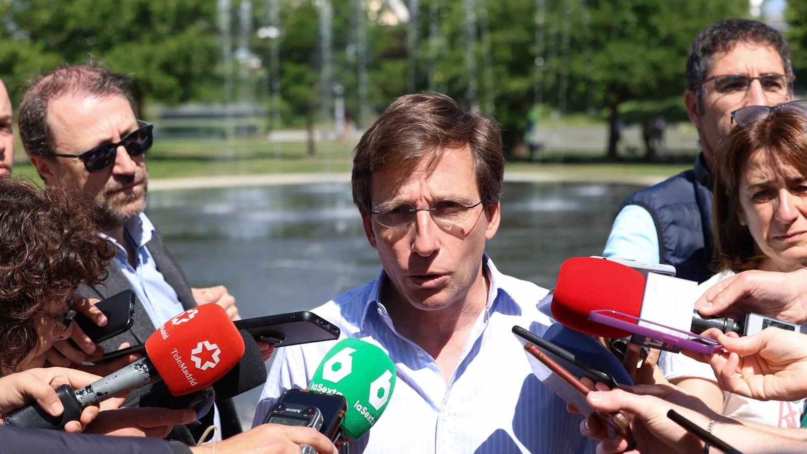 Almeida promete una nueva regulación para los pisos turísticos en un año