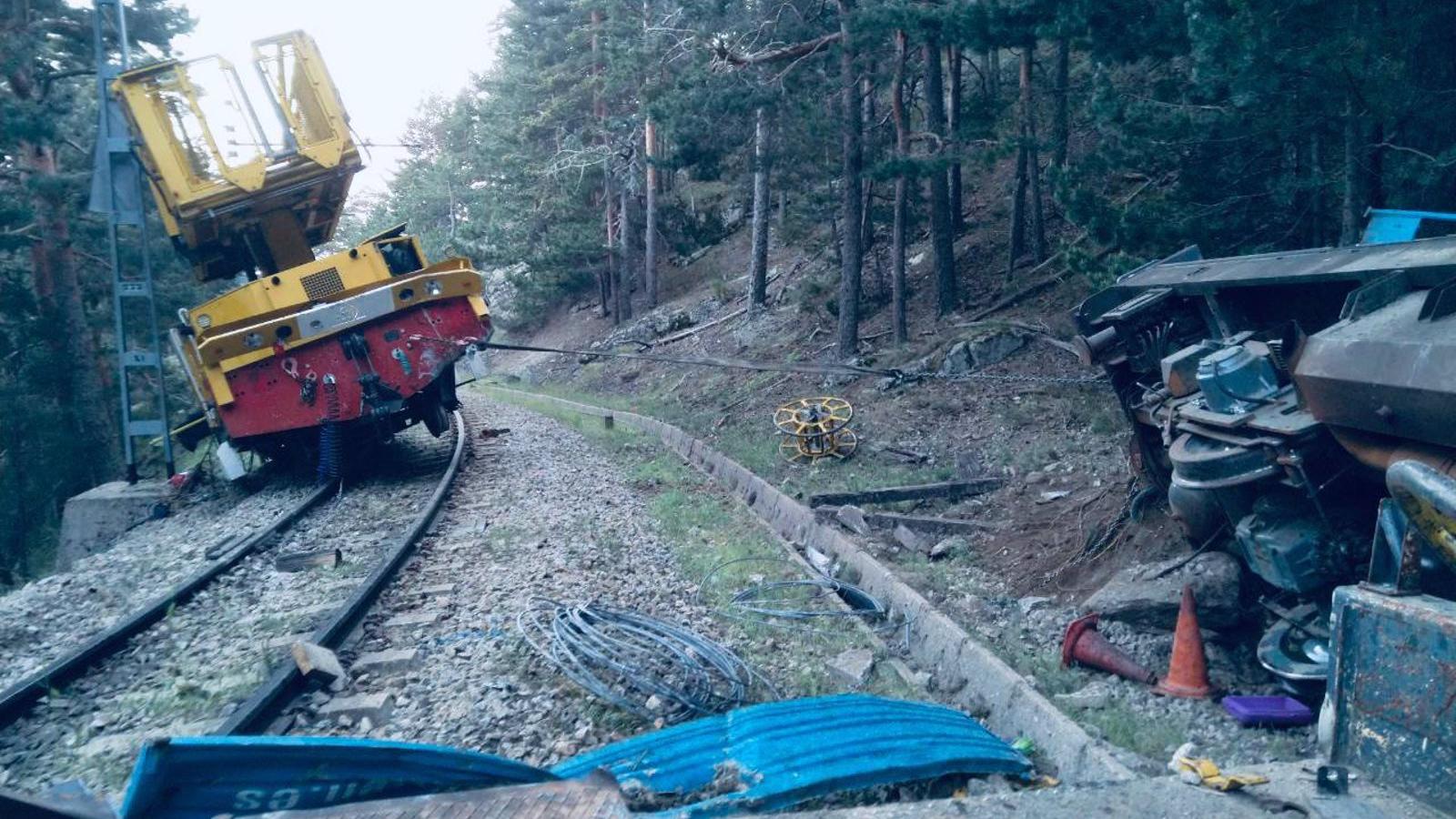 Heridos ocho trabajadores tras colisionar dos máquinas en una vía ferroviaria en Cercedilla