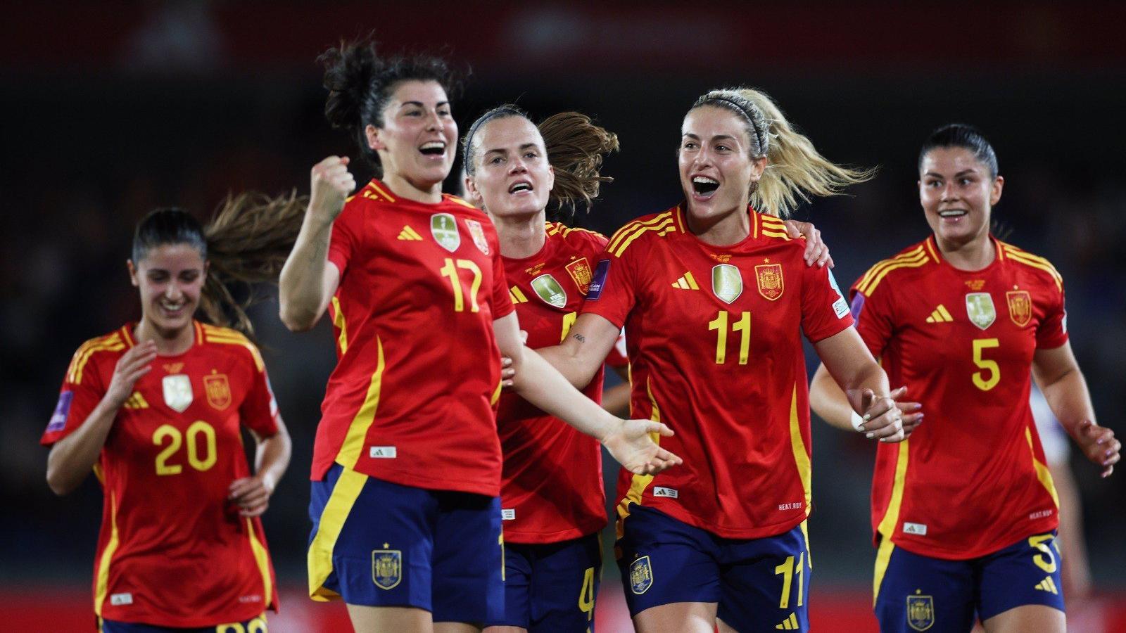  España asegura su plaza en la Euro tras remontar a Dinamarca