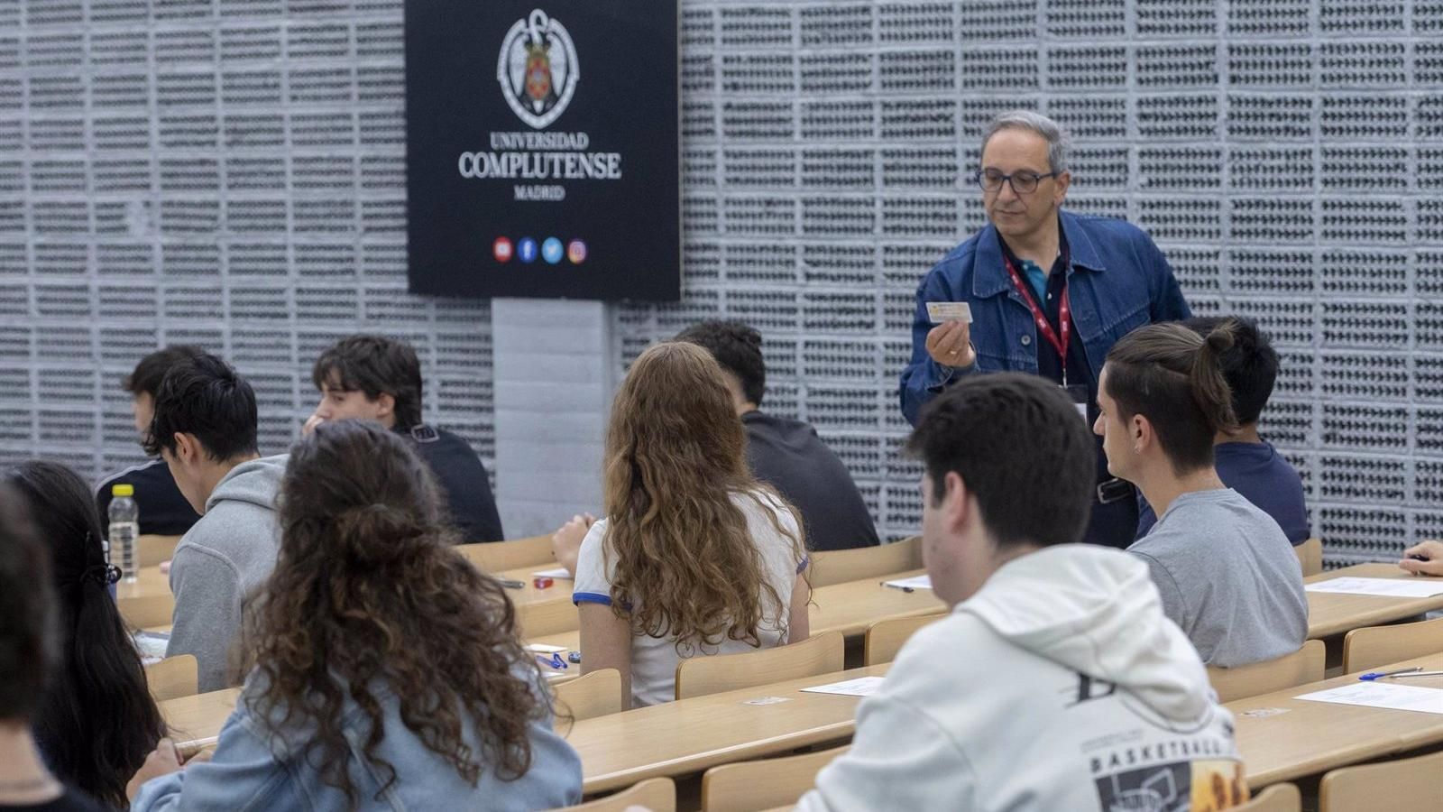 Los caballetes debutan en la EvAU para los estudiantes de Dibujo Artístico