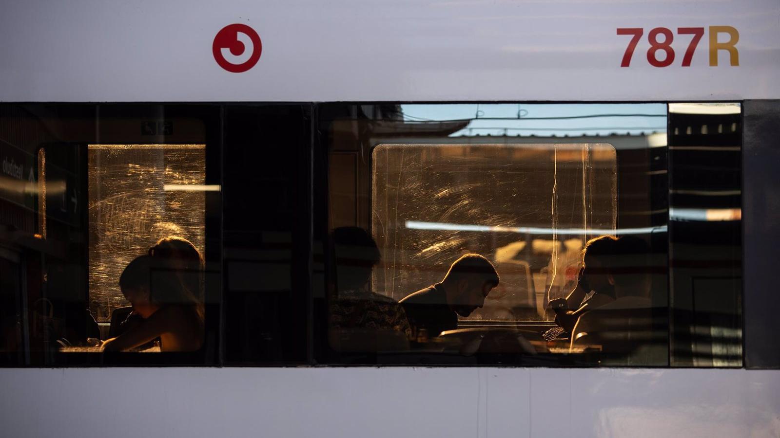 Una nueva avería en un tren de Cercanías causa retrasos en las líneas C-2, C-7 y C-8