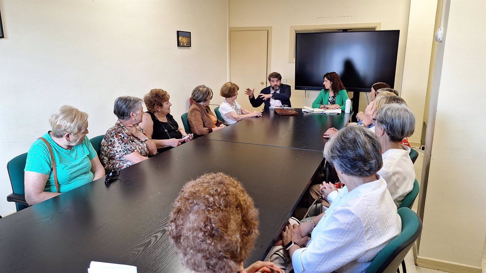 Alcalá de Henares mantiene el horario de natación para mayores