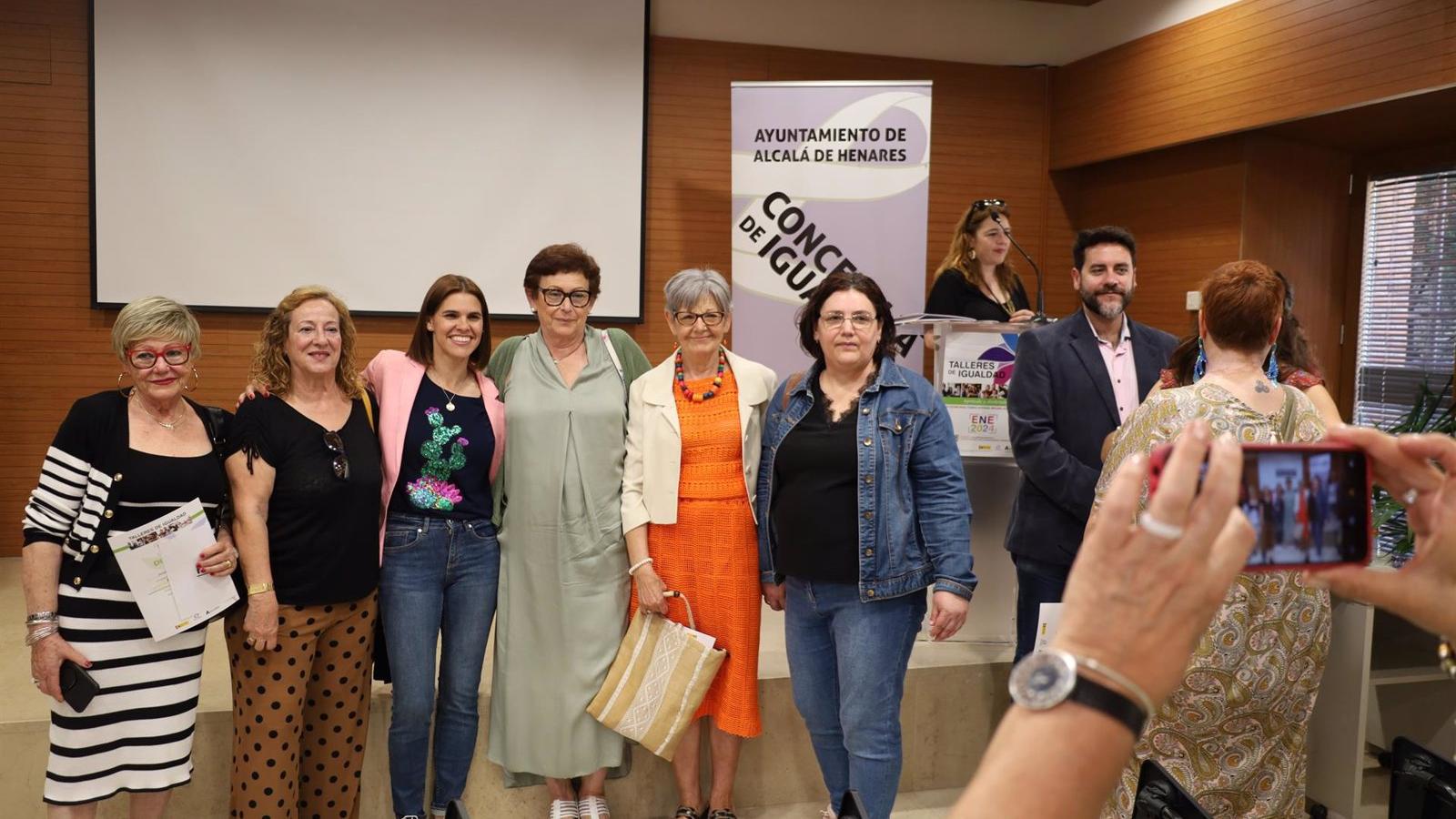 Alcalá de Henares entrega diplomas de talleres de igualdad