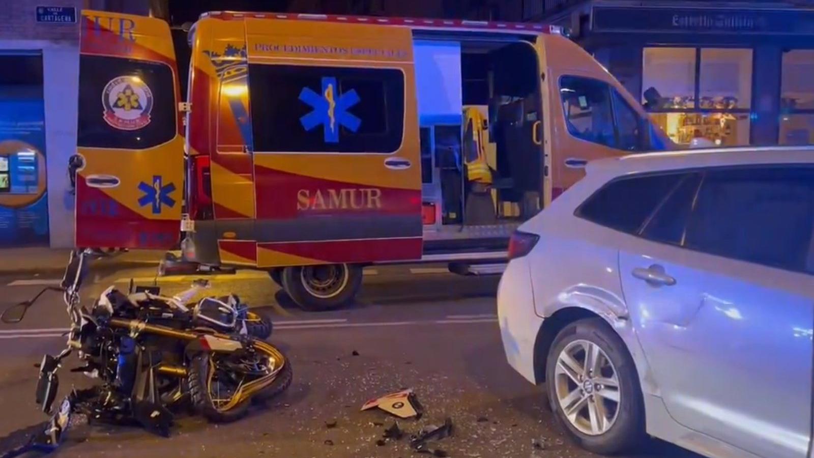 Dos heridos en una colisión entre una moto y un VTC en Chamartín
