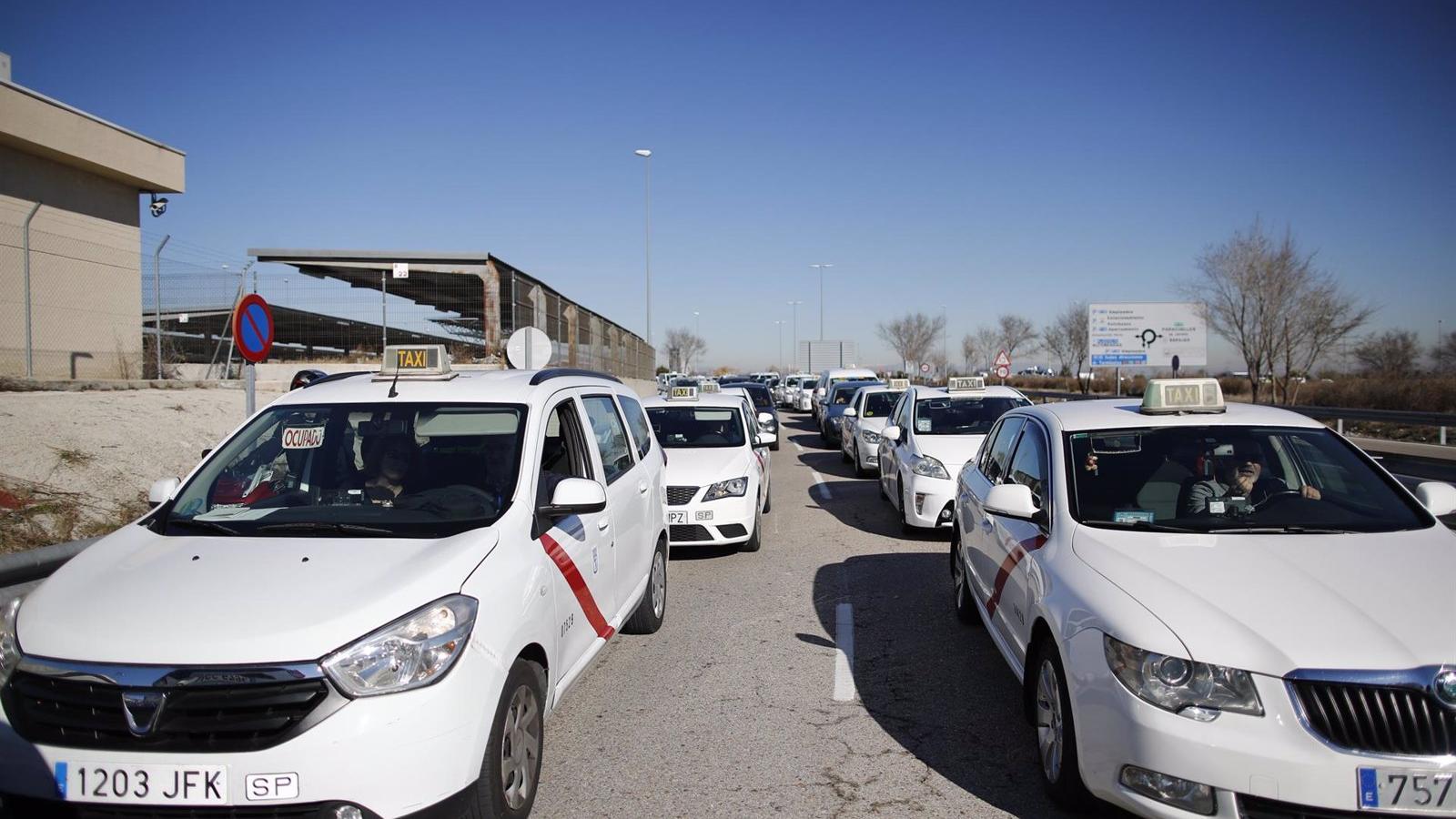 La Comunidad de Madrid amplía el área de prestación conjunta de taxis a trece nuevos municipios