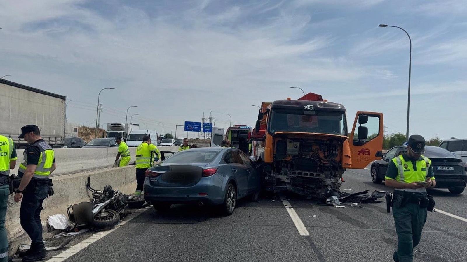 Un accidente en la M-40 deja un herido grave y otro leve