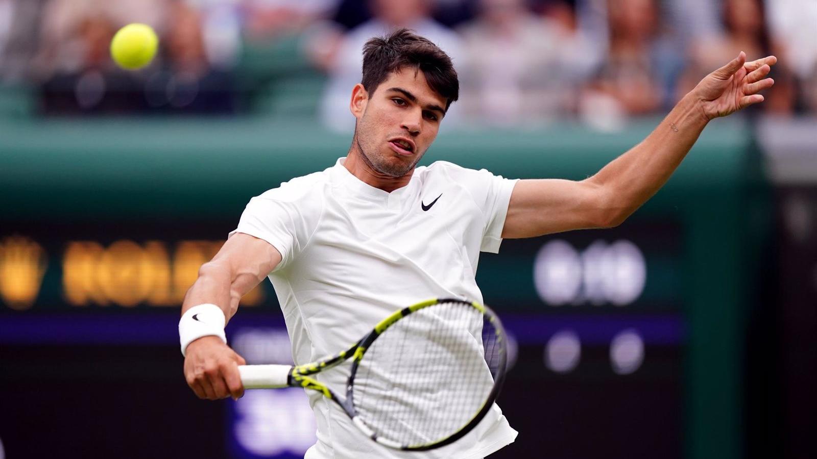  Alcaraz avanza a tercera ronda de Wimbledon tras vencer a Vukic