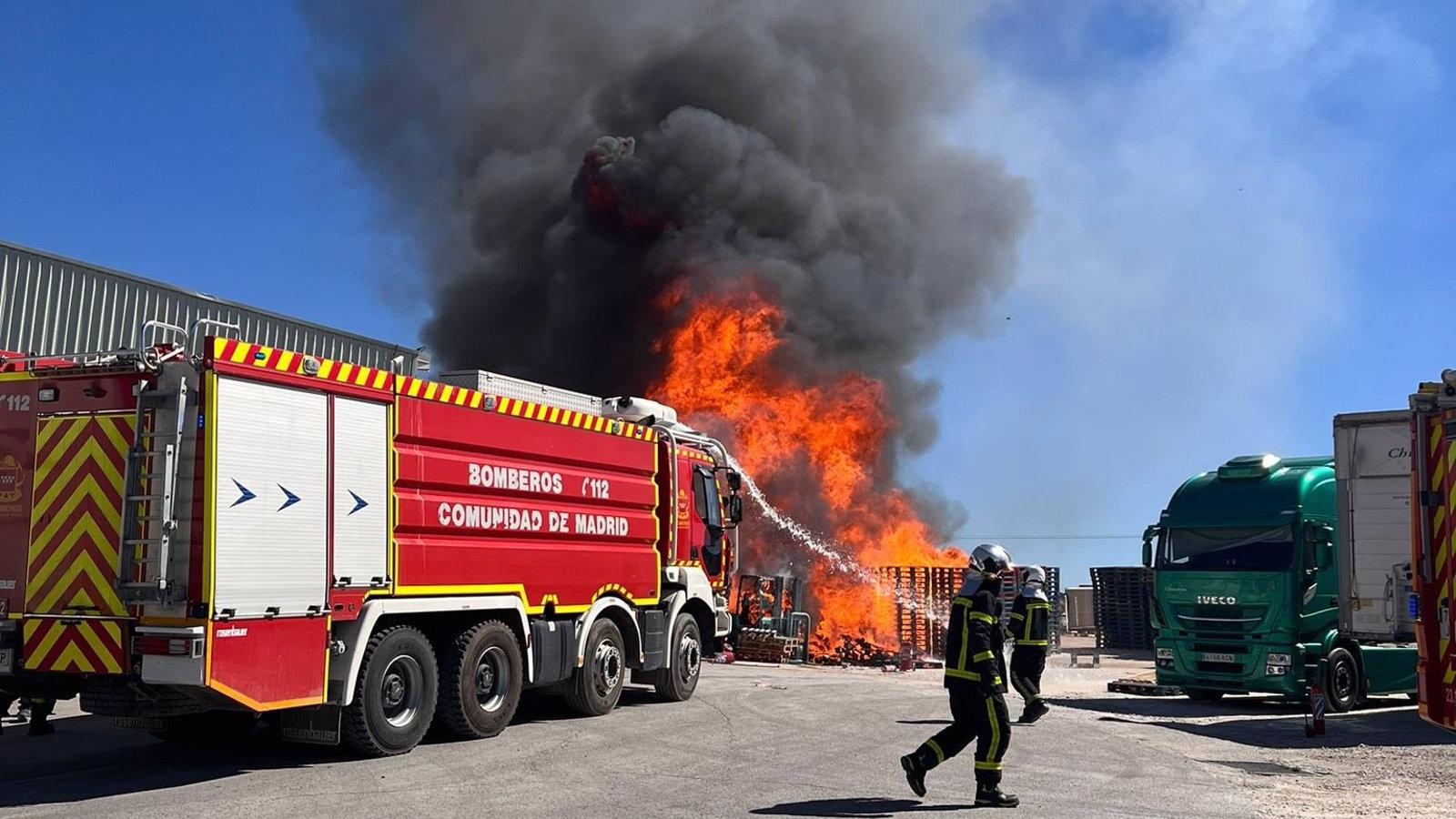 Incendio en Arganda del Rey deja varios trabajadores intoxicados leves