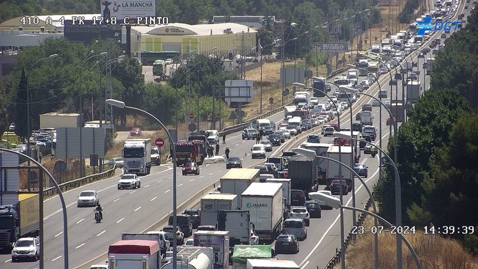 Retenciones en la A-4 a su paso por Pinto tras arder un camión