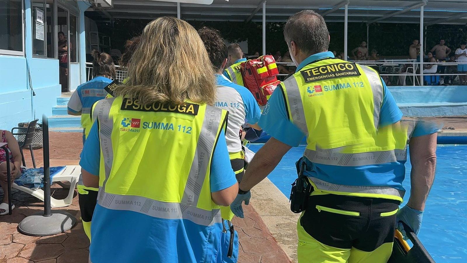  Un joven de 22 años en estado crítico tras sufrir un ahogamiento en una piscina de Carabanchel