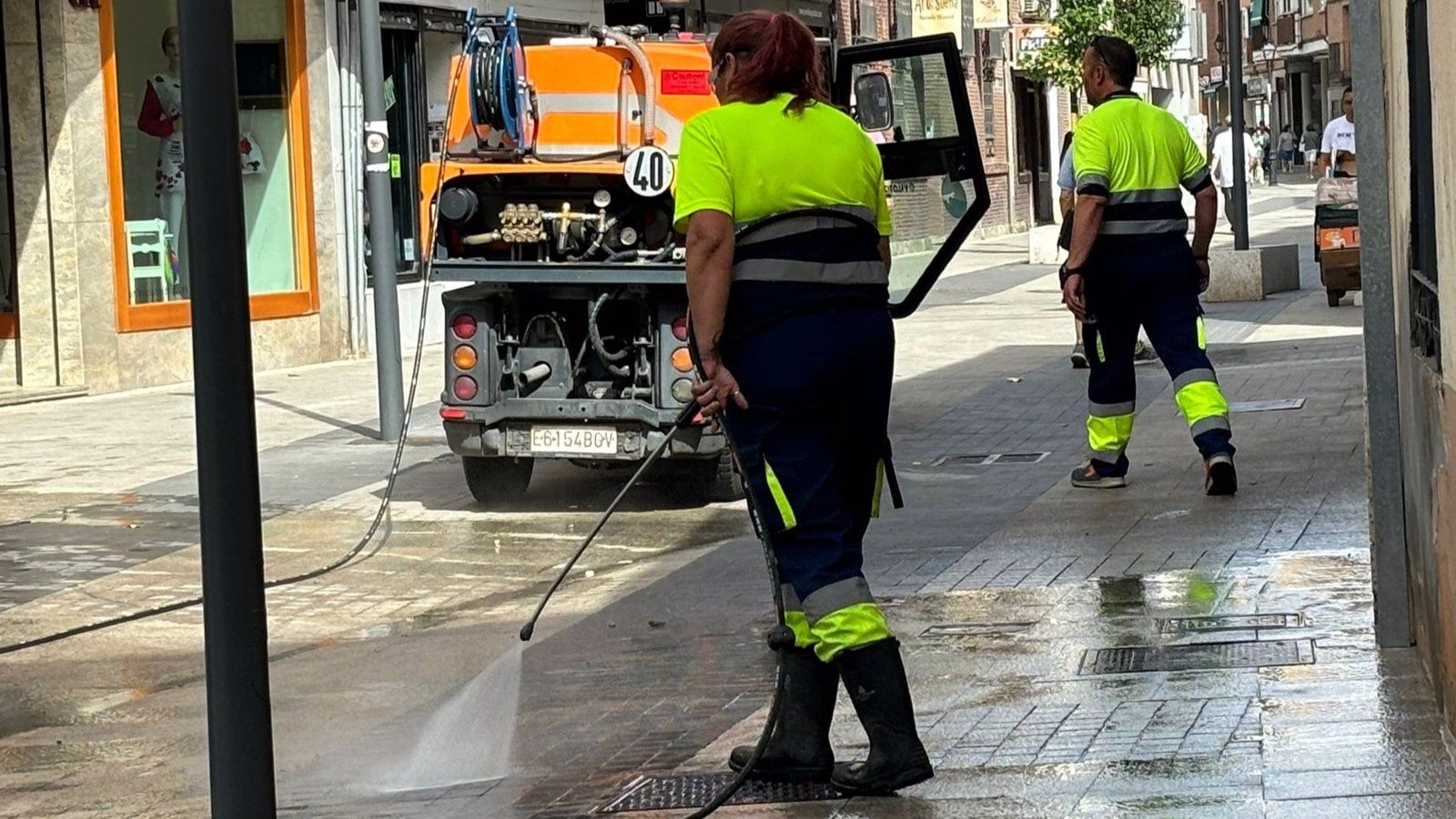 Las limpiezas intensivas en Alcalá de Henares alcanzan el distrito Centro, Espartales y Ronda Fiscal