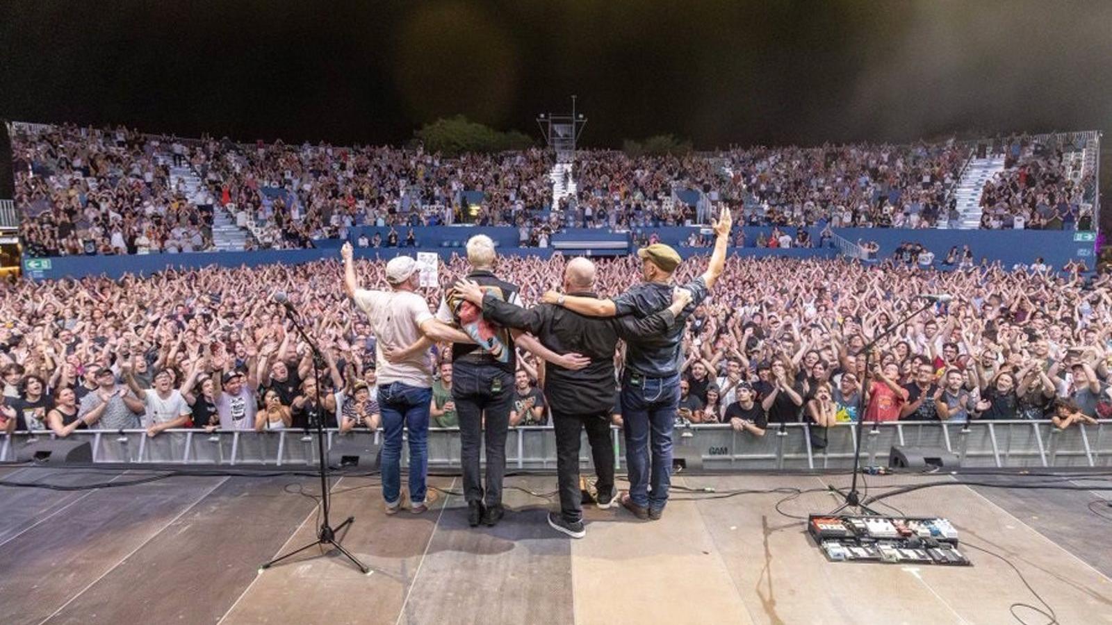 Más de 4.000 personas llenan el Real Jardín Botánico para ver a los Pixies