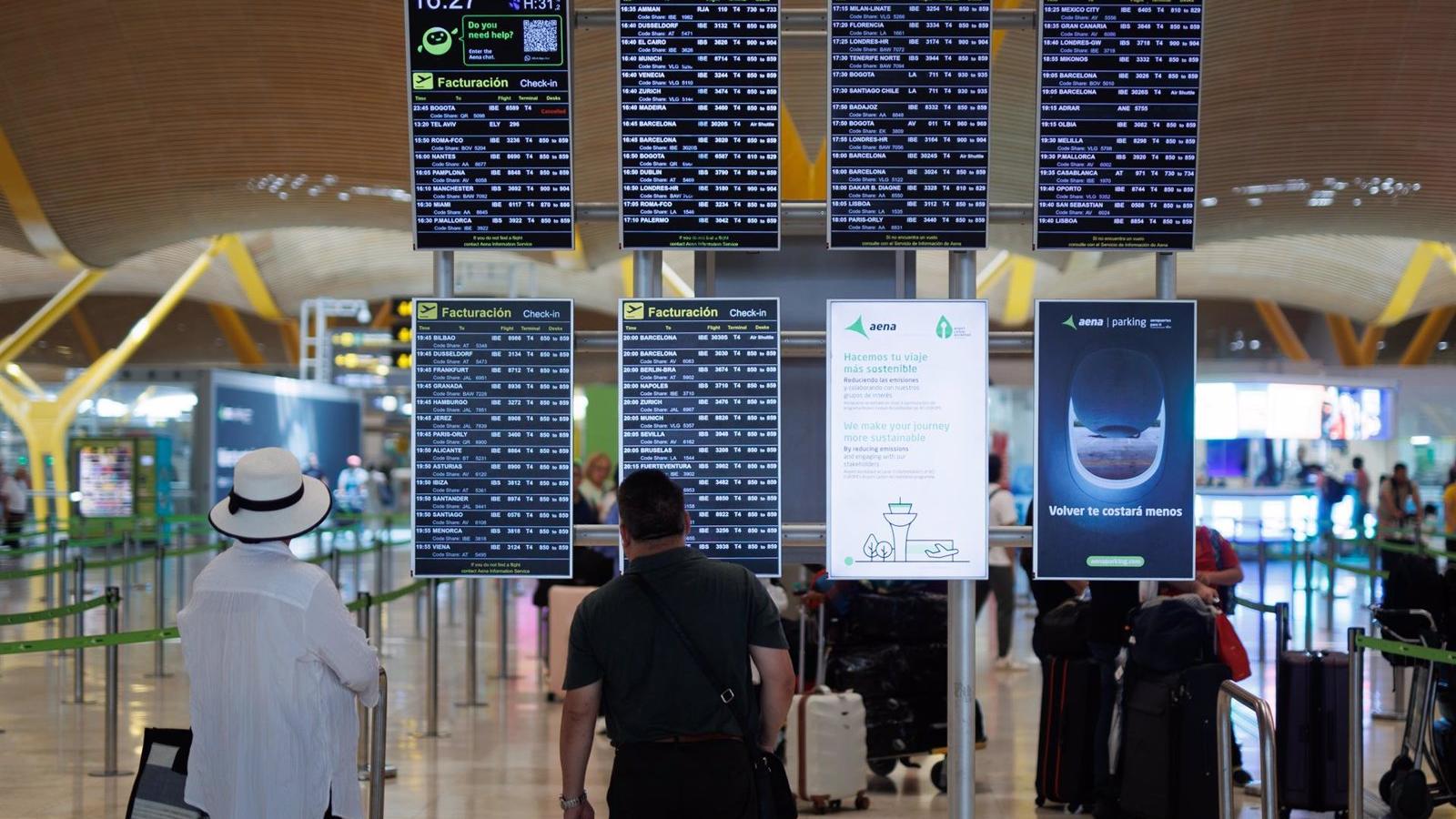 Actividad intensa en el aeropuerto de Madrid-Barajas el primer fin de semana de agosto
