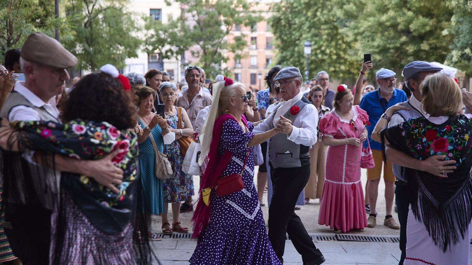 Un pregón marca el inicio de las fiestas de San Cayetano, San Lorenzo y la Virgen de la Paloma en el distrito Centro