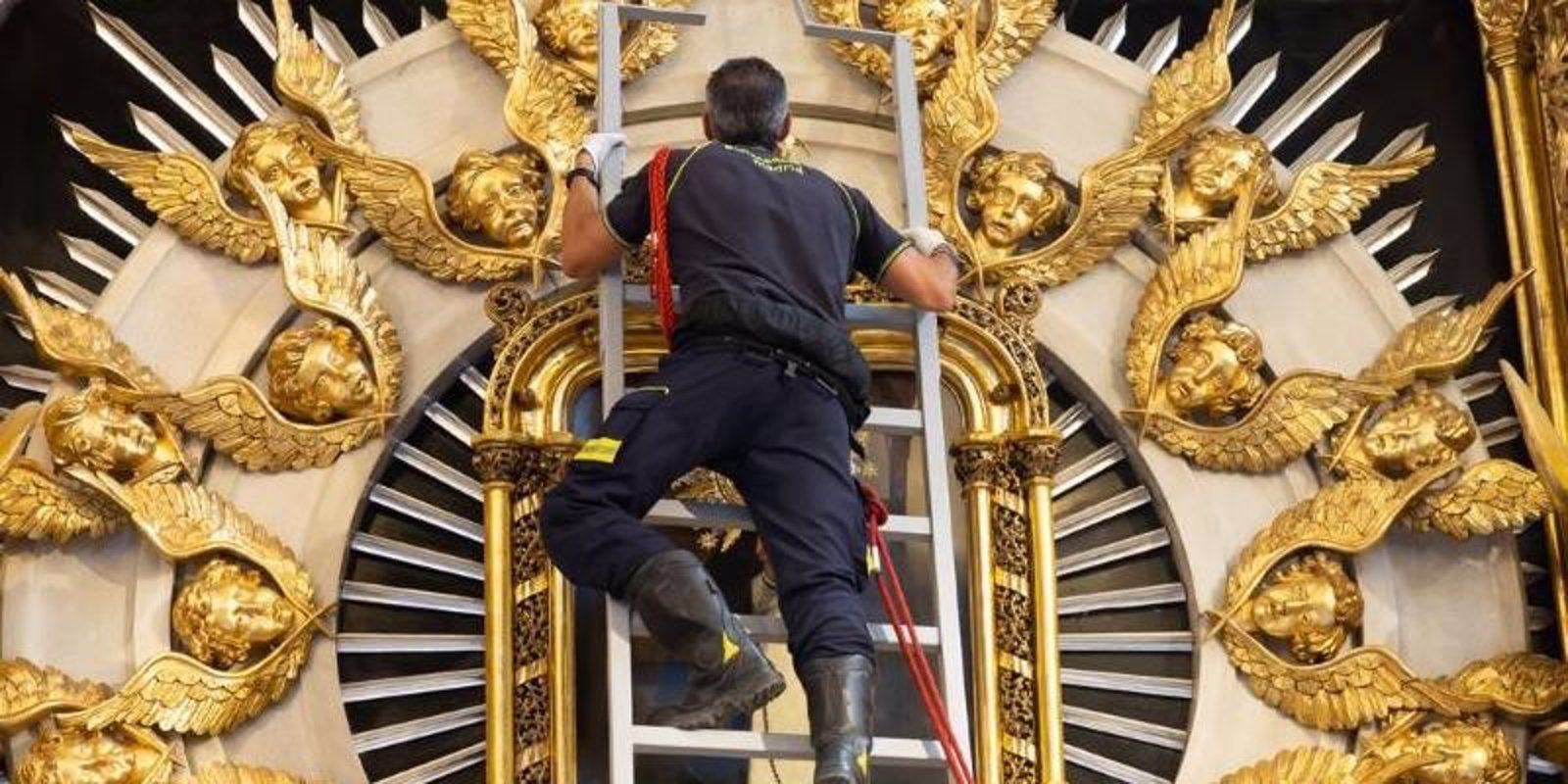 La Hermandad de Bomberos de Madrid celebra 30 años de devoción a la Virgen de la Paloma