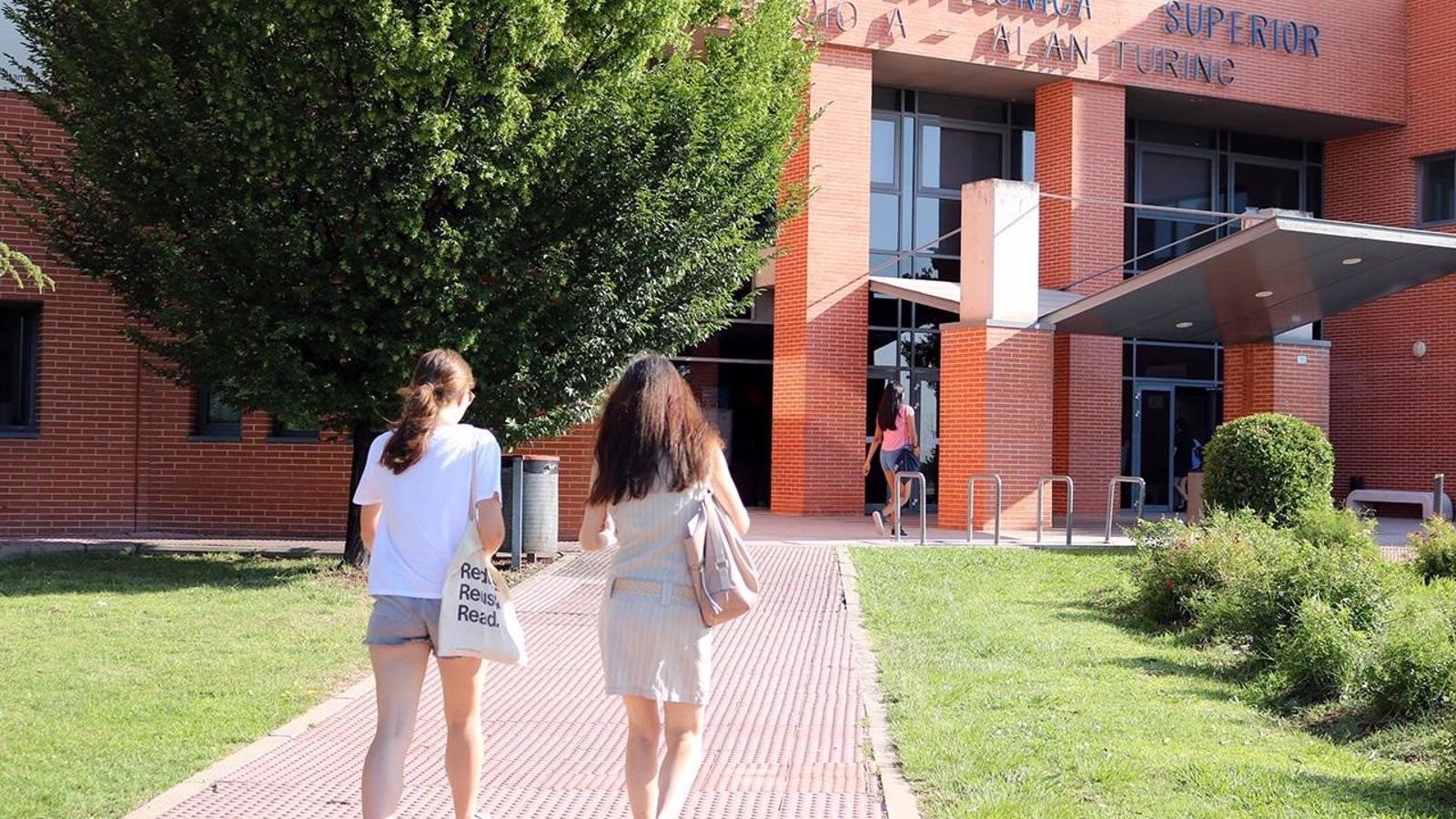 La Comunidad destina 776.000 euros para apoyar a estudiantes con dificultades económicas en la Universidad Autónoma