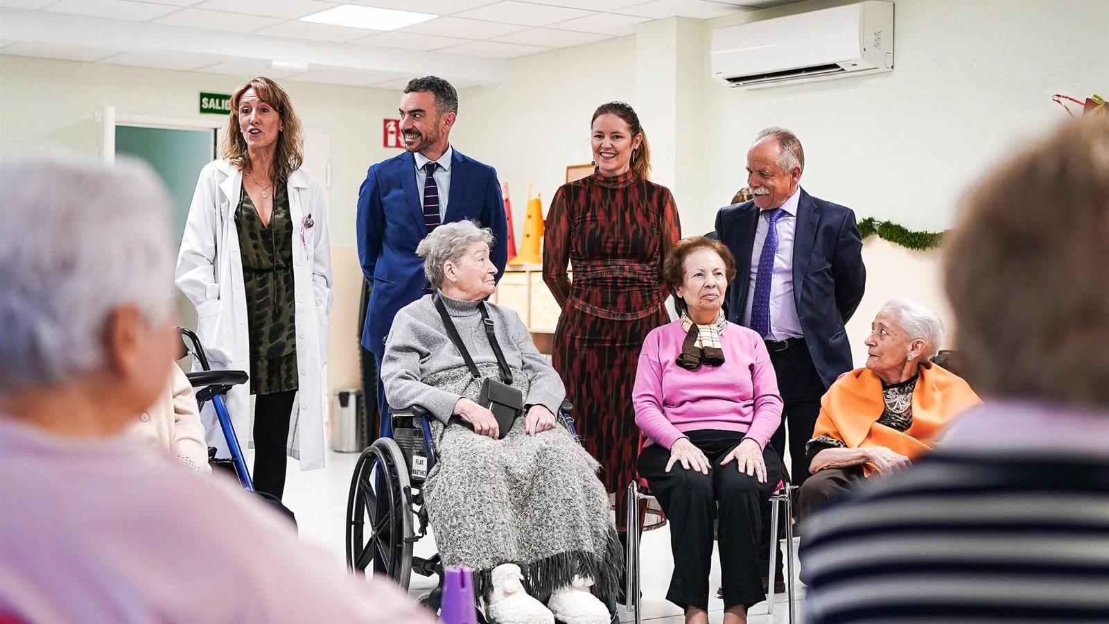 La Comunidad de Madrid triplica las plazas del programa 'Navidad en Compañía' para personas mayores
