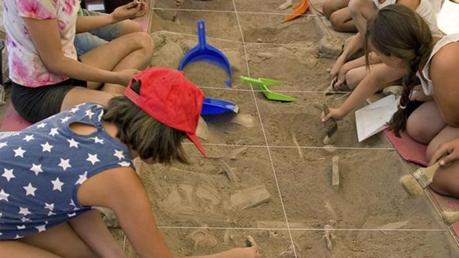 Madrid retoma el programa "Arqueólogos por un día" para fomentar la educación patrimonial