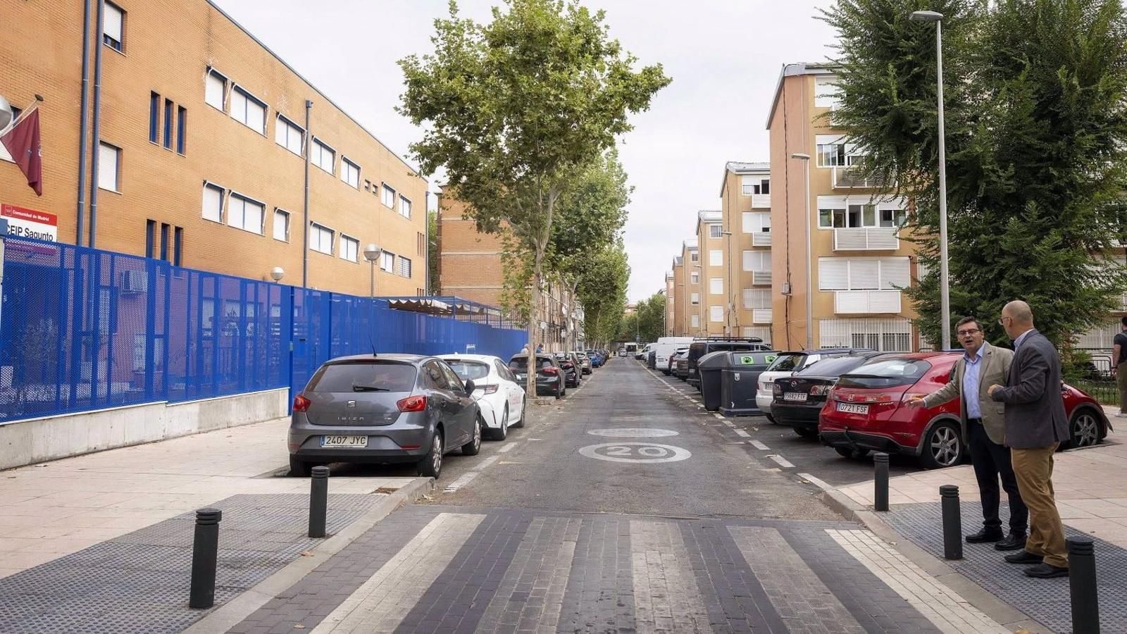La capital peatonalizará el acceso al CEIP Sagunto en Villaverde y rehabilitará su entorno