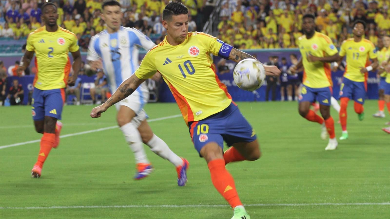 James Rodríguez firma con el Rayo Vallecano en la temporada del centenario