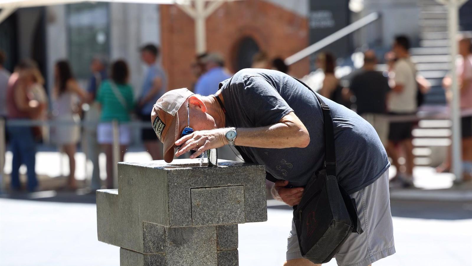Madrid instalará 60 nuevas fuentes de agua accesibles y mixtas en diversos distritos