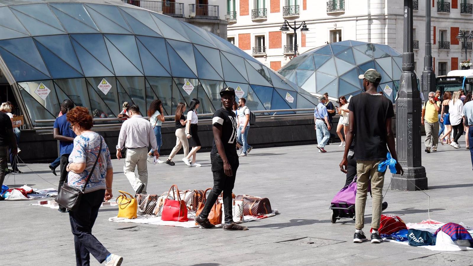 La capital defiende la actuación de la Policía Municipal contra la venta ilegal