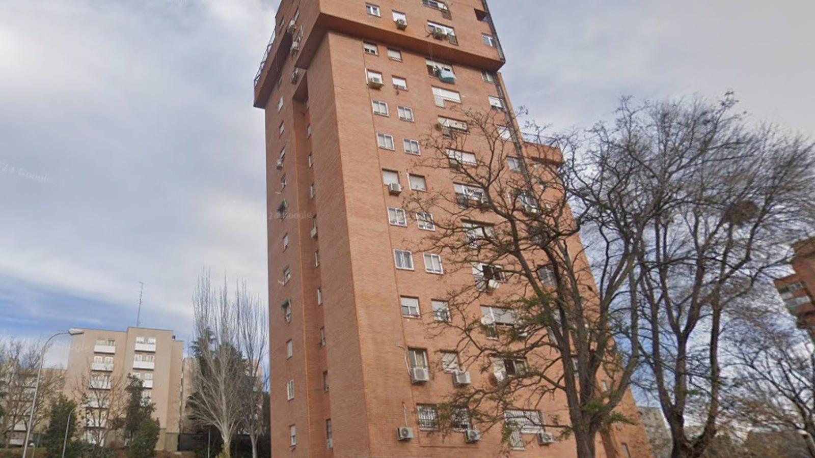 Muere un hombre de 55 años por un fallo cardiaco frente a un narcopiso en Latina