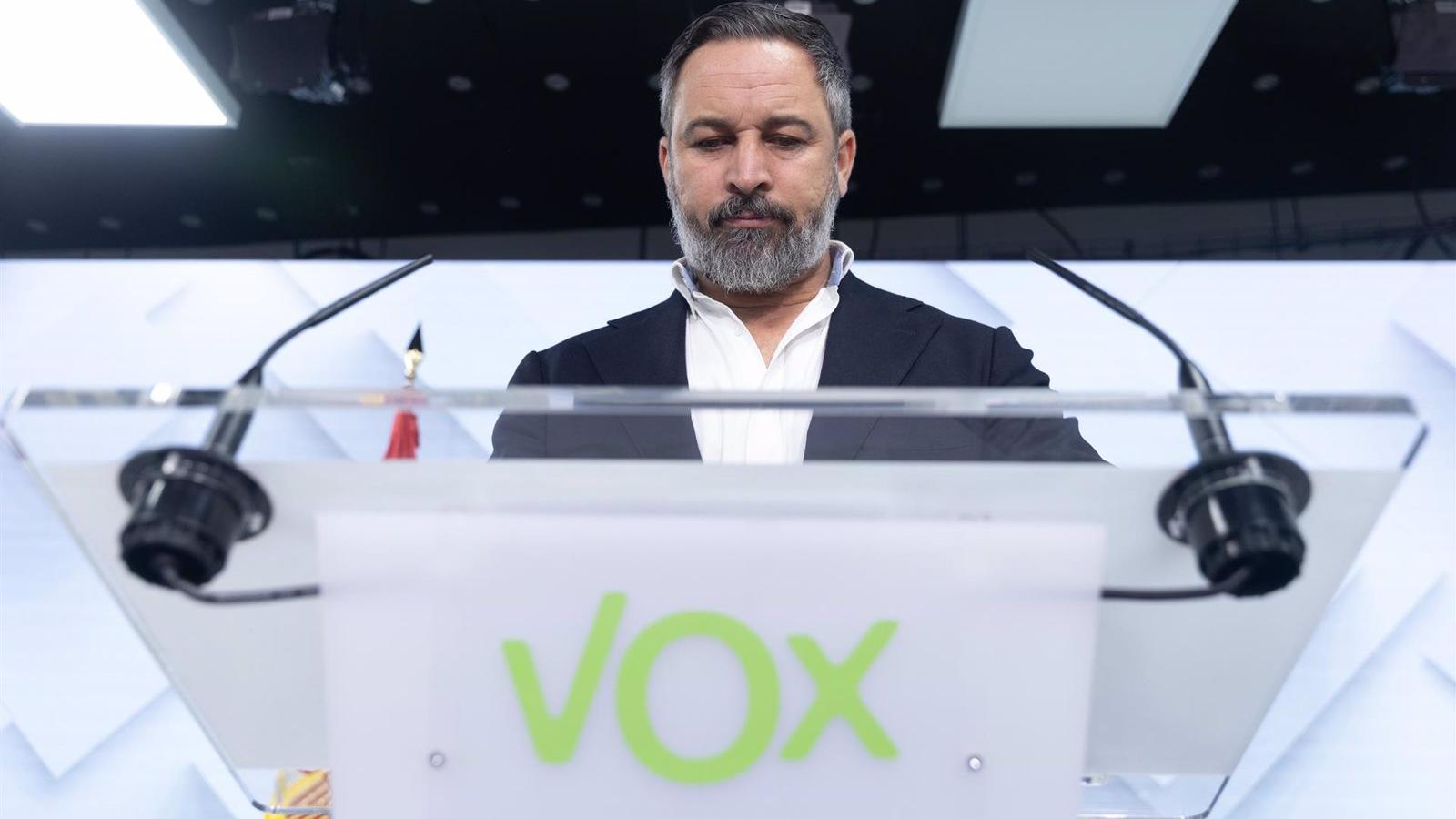 Vox presenta un plan contra la inmigración en los municipios y amenaza con romper pactos con el PP