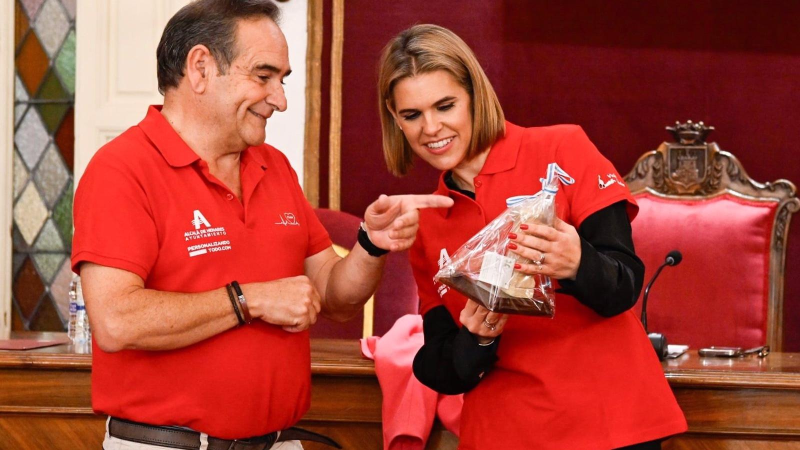 La alcaldesa de Alcalá elogia la labor de la Asociación Corazones Sanos del Henares