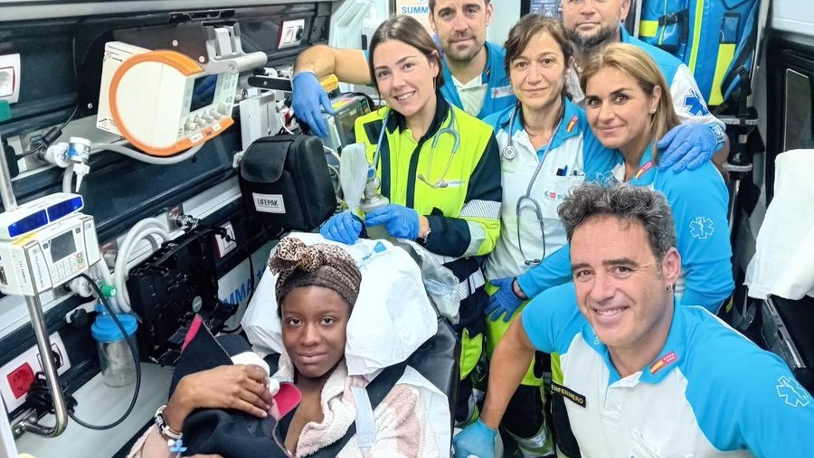 Una madre da a luz en su casa en San Blas con ayuda del Summa-112