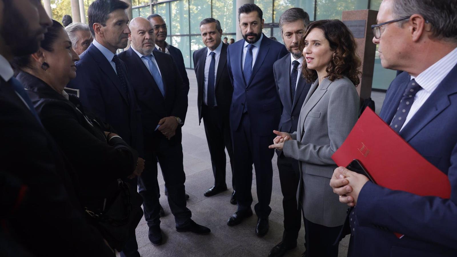 Ayuso se reúne con alcaldes de municipios afectados por la DANA